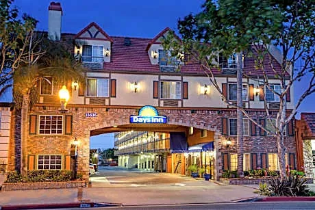 Days Inn by Wyndham Los Angeles LAX/Redondo/Manhattan Beach hotel detail image 2