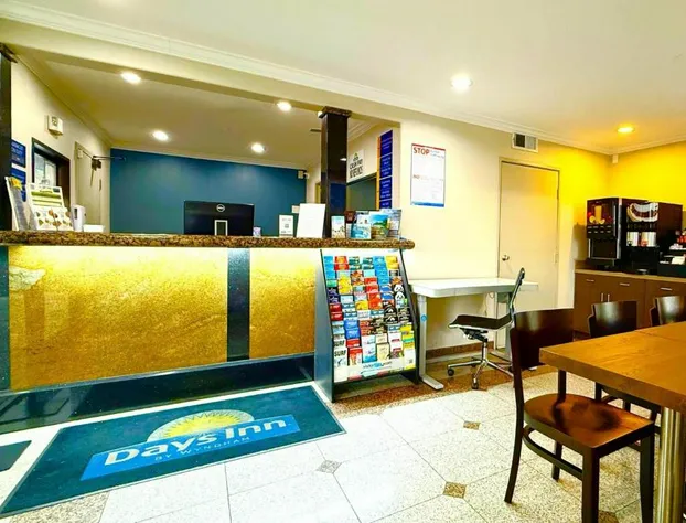 Days Inn by Wyndham Los Angeles LAX/South Bay/Beach City LA hotel detail image 2