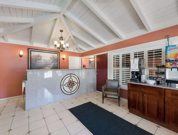 Clarion Collection Wilkie's Inn Pacific Grove - Monterey hotel detail image 2