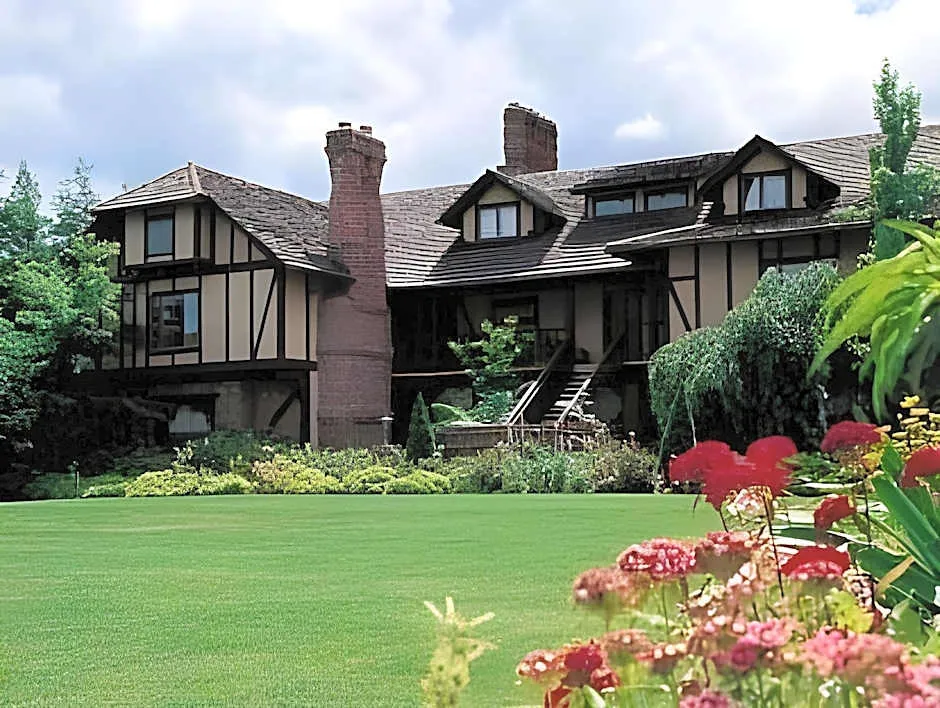 Harvest Inn hotel hero