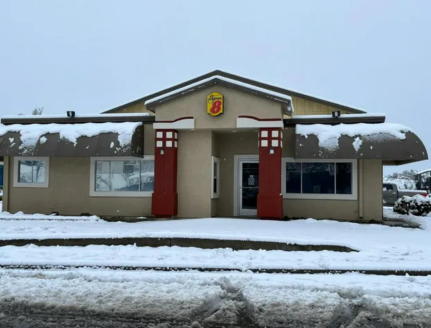 Super 8 by Wyndham Red Bluff hotel detail image 3