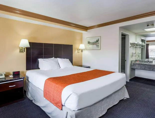 Howard Johnson by Wyndham Norco hotel detail image 3