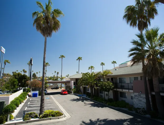 Days Inn by Wyndham Oceanside hotel detail image 1