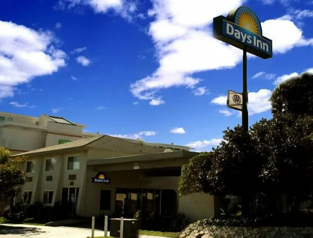 Days Inn by Wyndham Oceanside hotel detail image 2