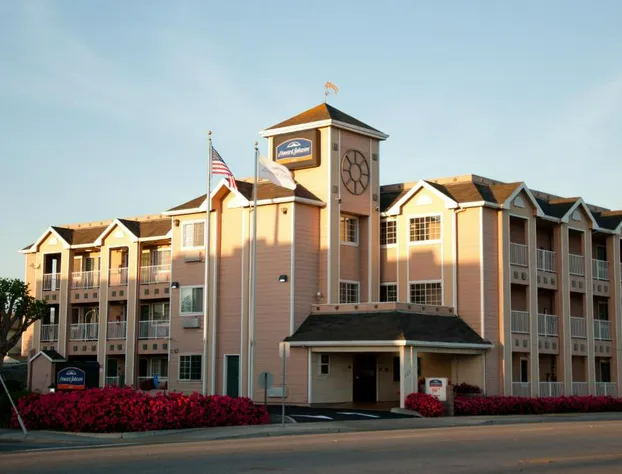 Howard Johnson by Wyndham Salinas hotel detail image 2