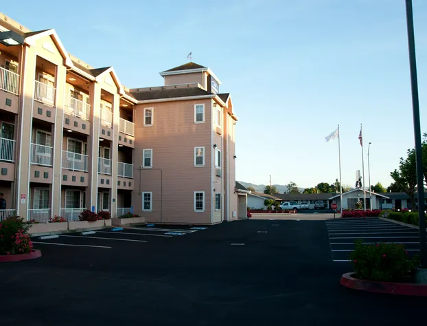 Howard Johnson by Wyndham Salinas hotel detail image 4