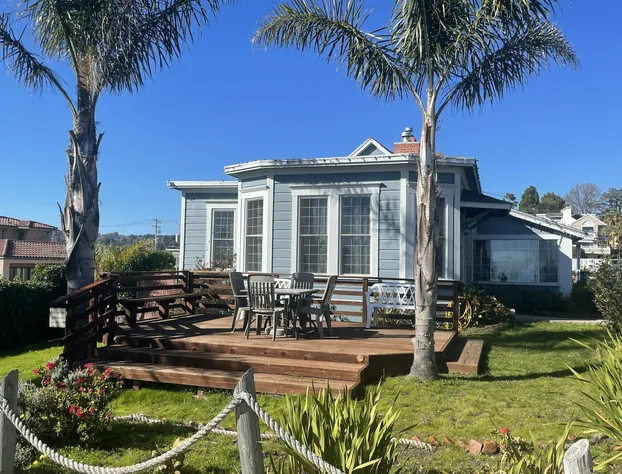 Edgewater Beach Inn & Suites hotel detail image 2