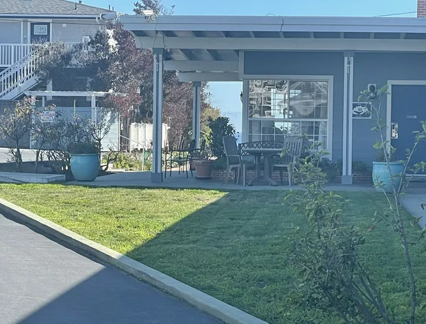 Edgewater Beach Inn & Suites hotel detail image 3