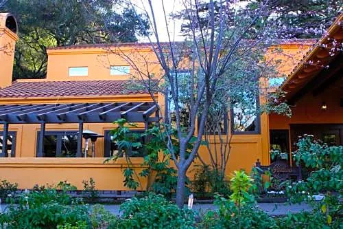 Sycamore Mineral Springs hotel hero