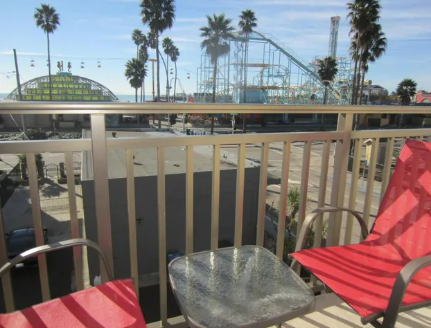 Carousel Beach Inn hotel detail image 4