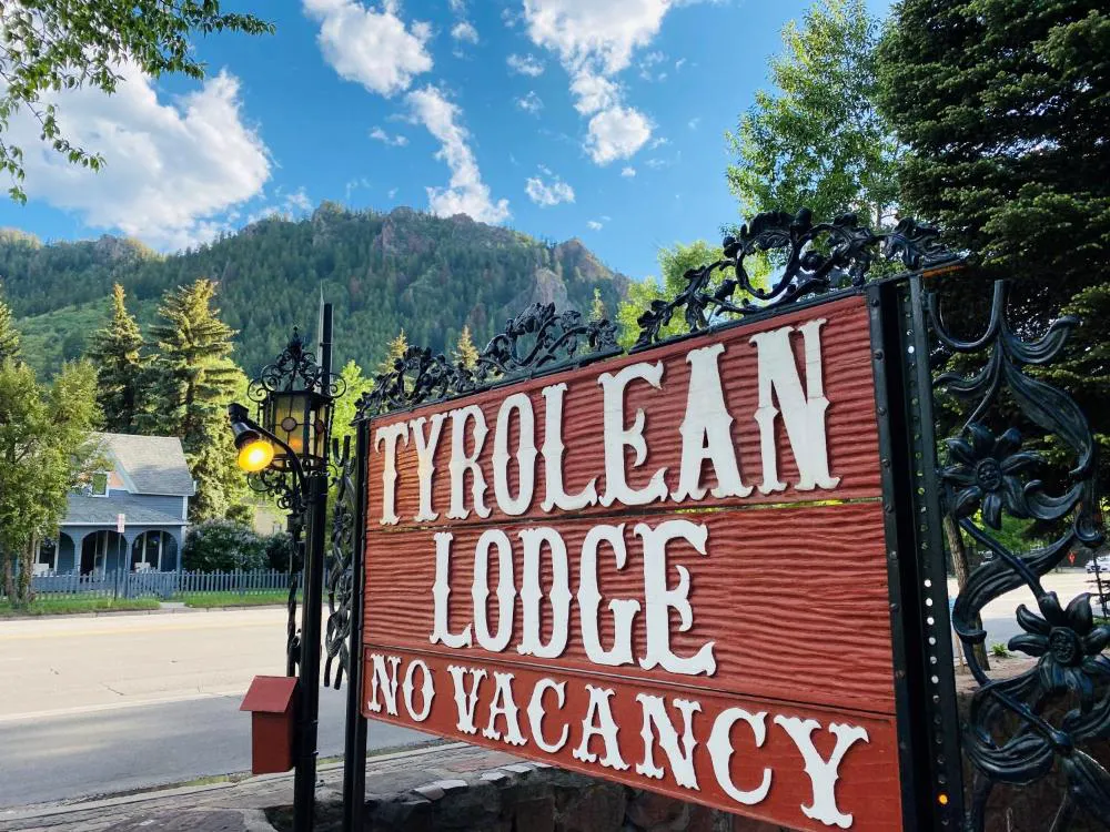 Tyrolean Lodge hotel hero