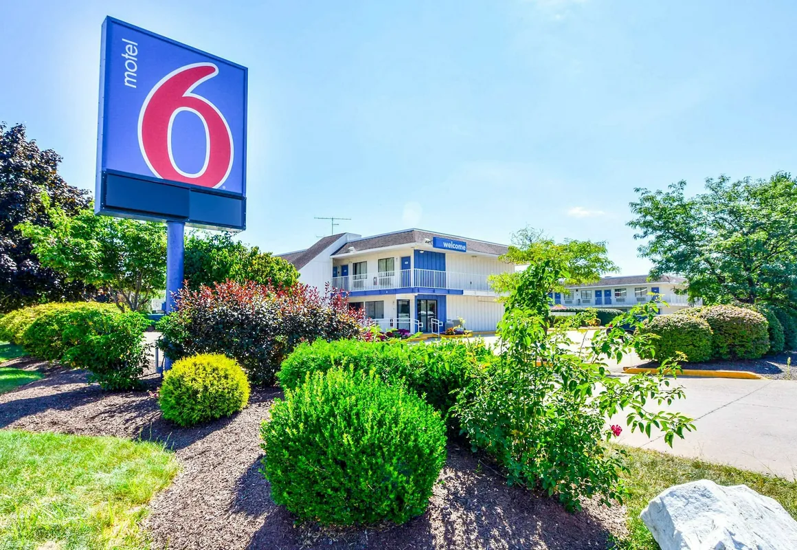 Motel 6 Windsor Locks, CT - Hartford hotel hero