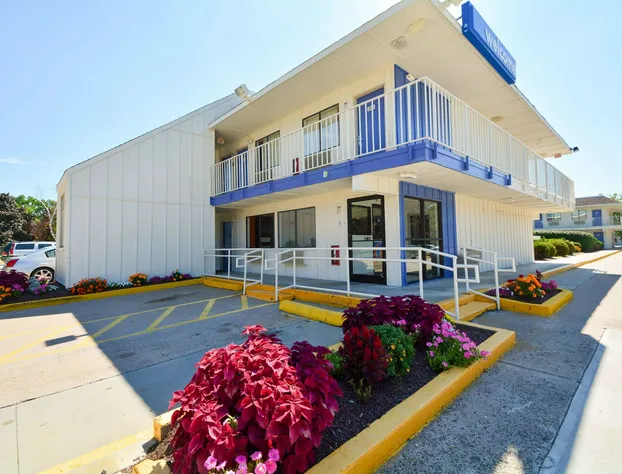 Motel 6 Windsor Locks, CT - Hartford hotel detail image 1