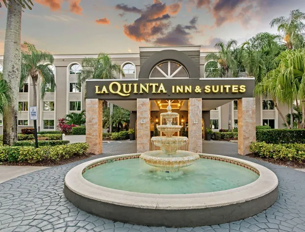 La Quinta Inn & Suites by Wyndham Coral Springs South hotel detail image 3