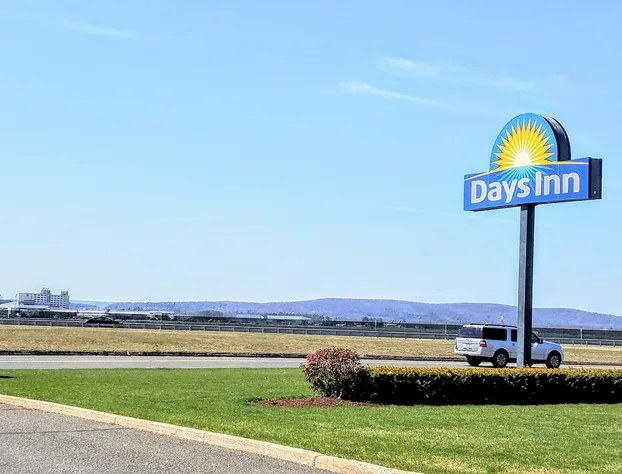 Days Inn by Wyndham Windsor Locks / Bradley Intl Airport hotel detail image 1