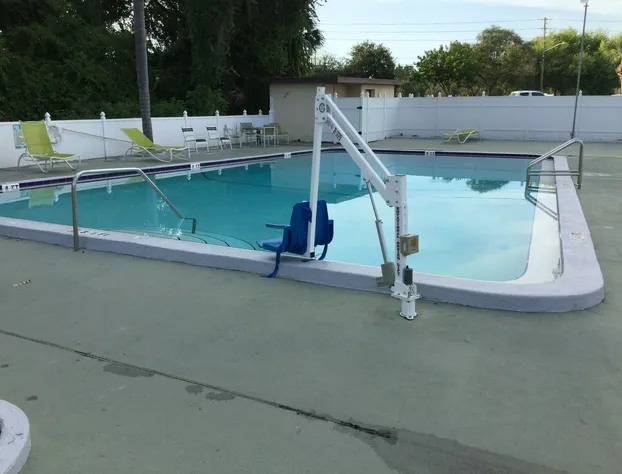 Super 8 by Wyndham Clearwater/US Hwy 19 N hotel detail image 3