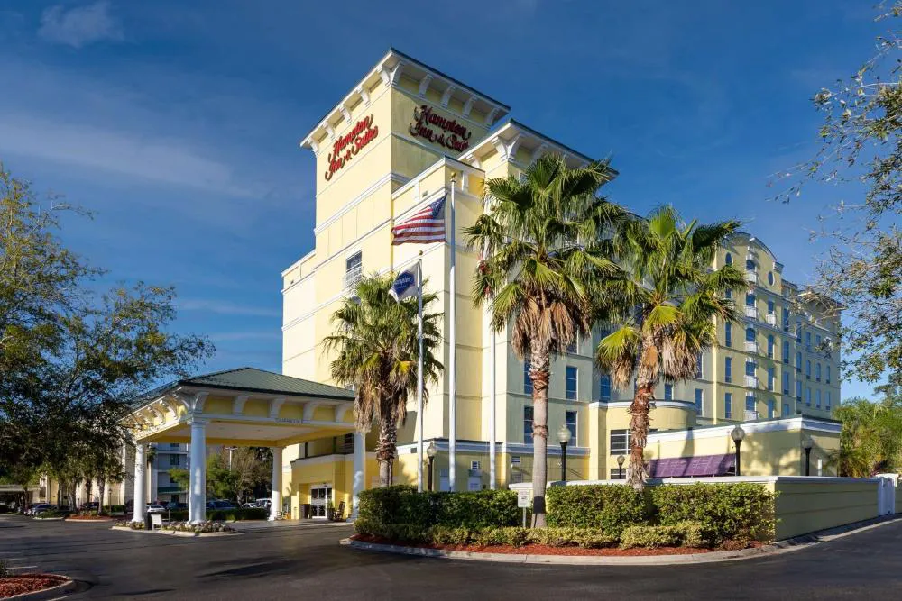 Hampton Inn & Suites Jacksonville Deerwood Park hotel hero