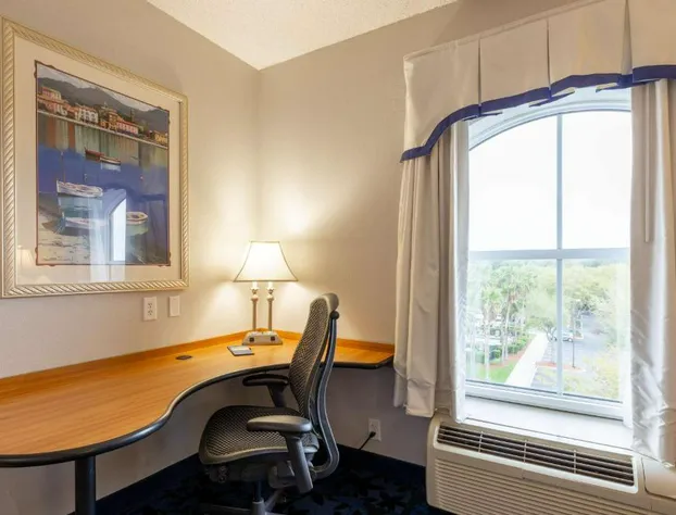 Hampton Inn & Suites Jacksonville Deerwood Park hotel detail image 2