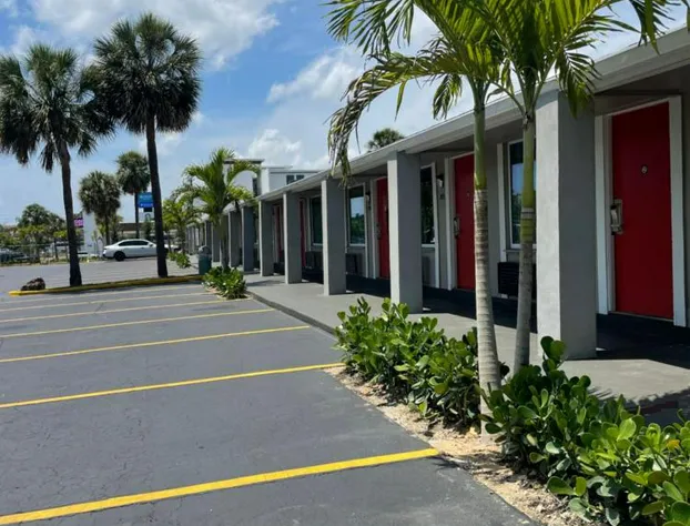 Super 8 by Wyndham Kissimmee/Orlando hotel detail image 3