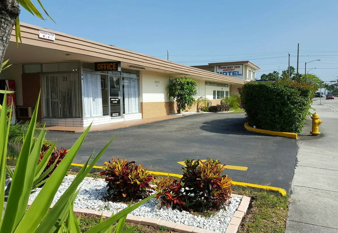 Parkway Inn Airport Motel Miami hotel hero