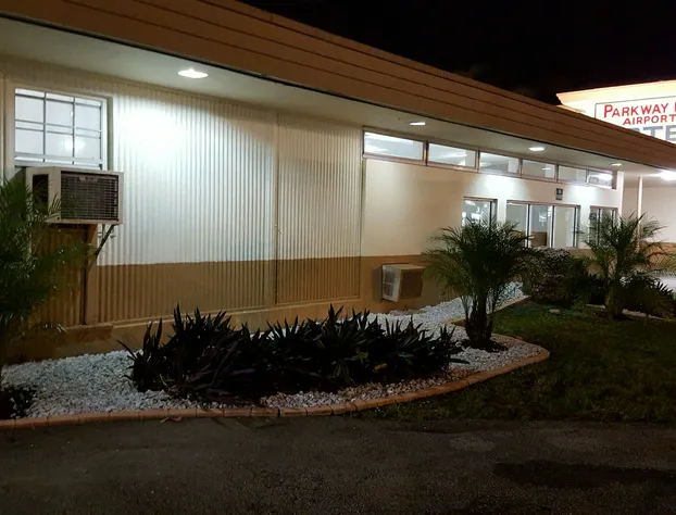 Parkway Inn Airport Motel Miami hotel detail image 3