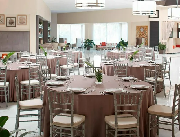 Renaissance Orlando Airport Hotel by Marriott hotel detail image 3