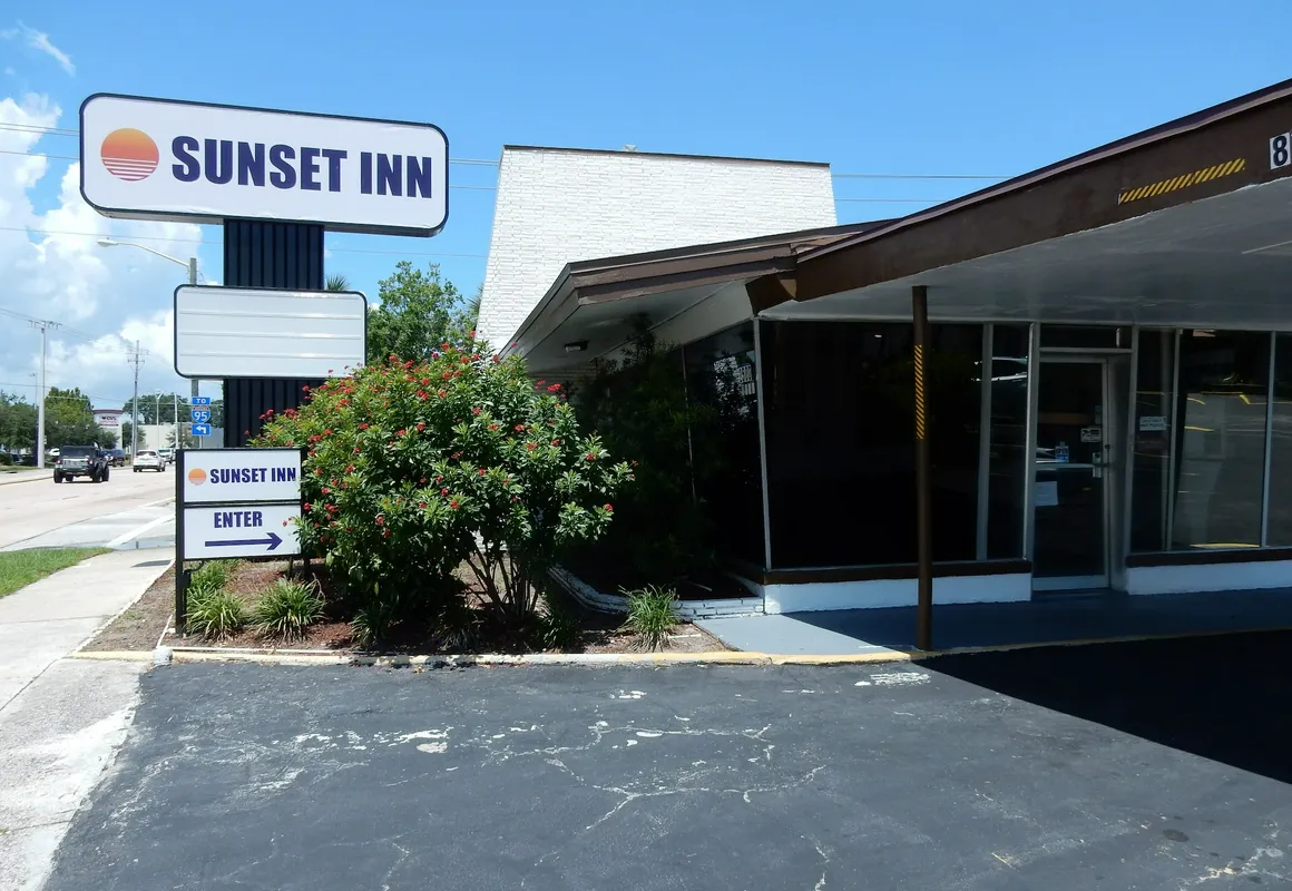 Sunset Inn hotel hero