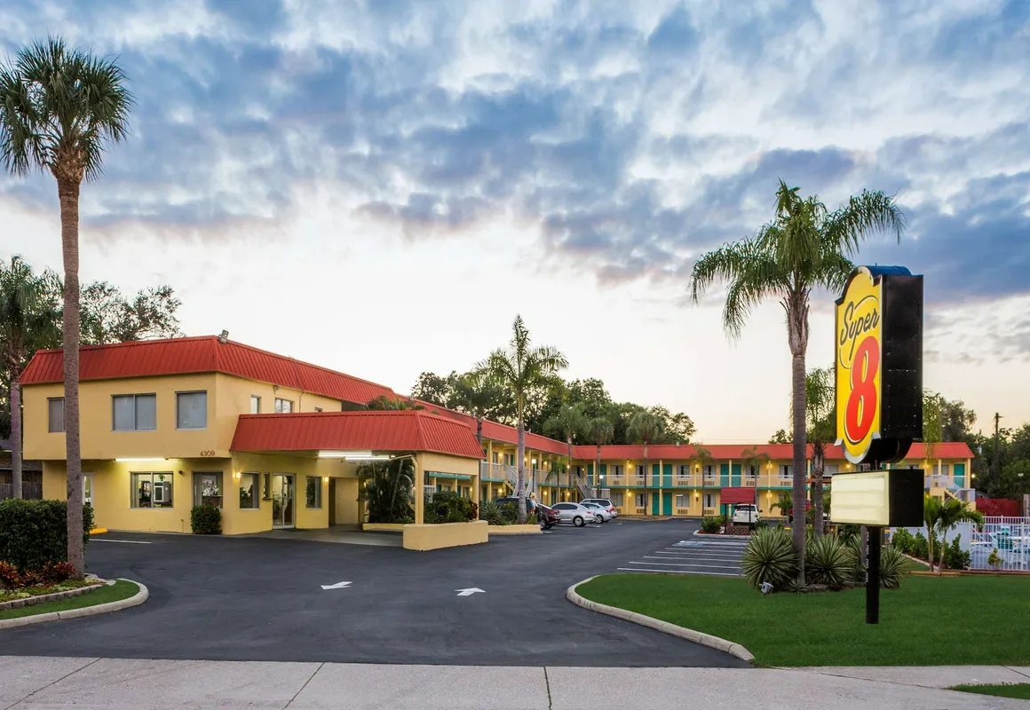 Super 8 by Wyndham Sarasota Near Siesta Key hotel hero