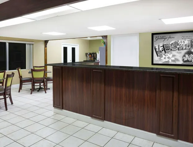 Super 8 by Wyndham Sarasota Near Siesta Key hotel detail image 4