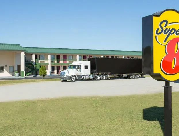 Super 8 by Wyndham Ashburn hotel detail image 2