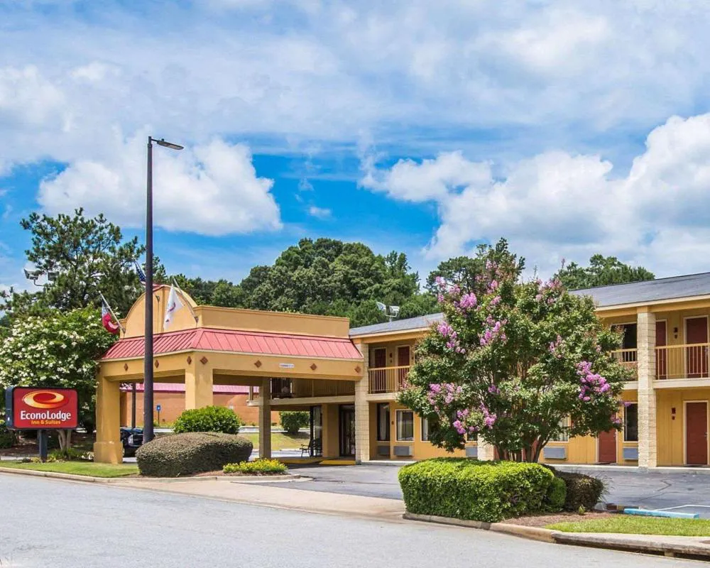 Econo Lodge Inn & Suites Columbus near Fort Benning hotel hero