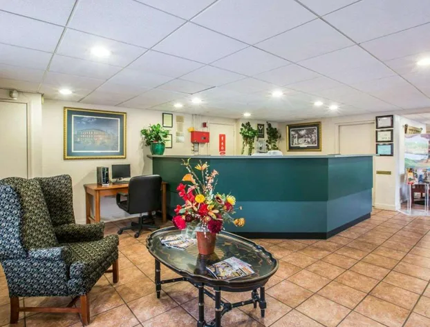 Econo Lodge Inn & Suites Columbus near Fort Benning hotel detail image 4