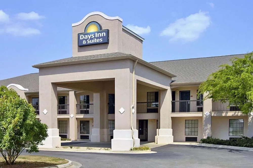 Days Inn & Suites by Wyndham Fort Valley hotel hero