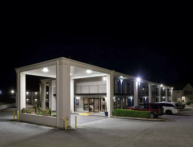 Days Inn by Wyndham Douglasville-Atlanta-Fairburn Road hotel detail image 2