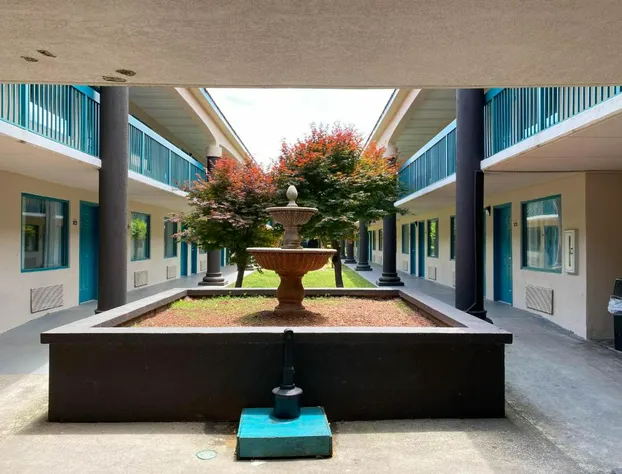 Days Inn And Suites by Wyndham Savannah Gateway hotel detail image 2