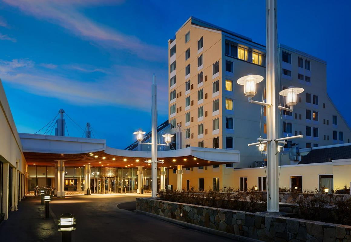 Newport Harbor Island Resort hotel hero