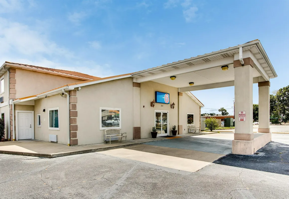 Motel 6 Hinesville, GA hotel hero