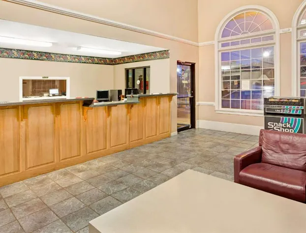 Super 8 by Wyndham Marietta/West/Atl Area hotel detail image 4