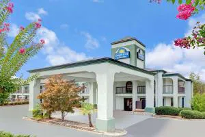 Days Inn & Suites by Wyndham Stockbridge South Atlanta hotel hero