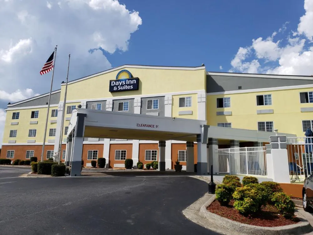 Days Inn & Suites by Wyndham Union City hotel hero
