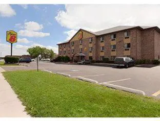 Super 8 by Wyndham Bridgeview/Chicago Area hotel hero