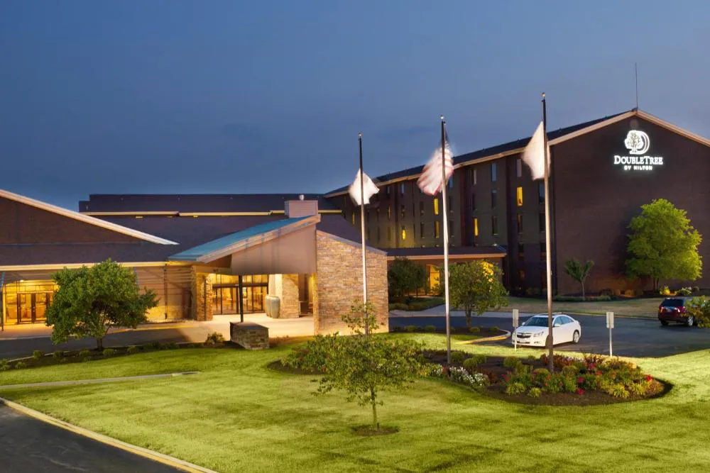 DoubleTree by Hilton Collinsville - St. Louis hotel hero