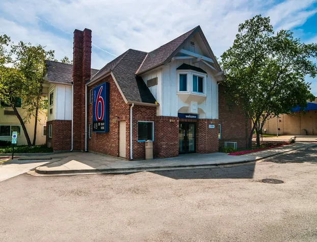Motel 6 Arlington Heights, IL - Chicago North Central hotel detail image 2