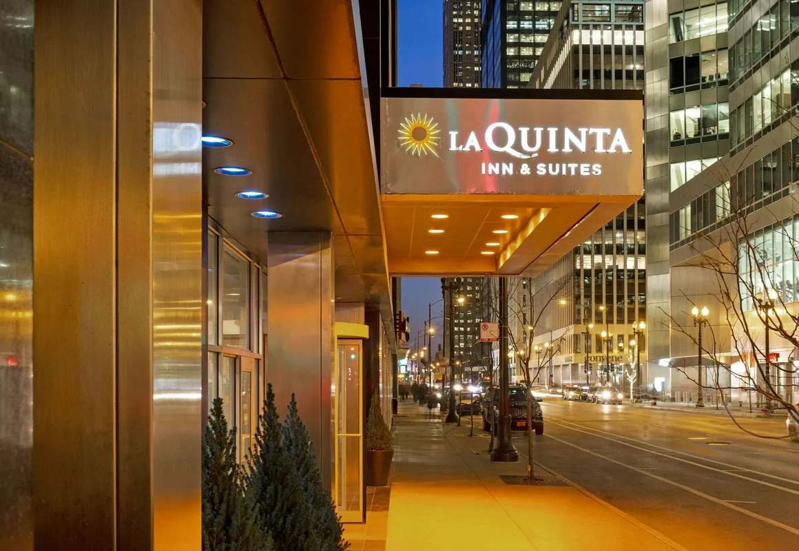 La Quinta Inn & Suites by Wyndham Chicago Downtown hotel hero