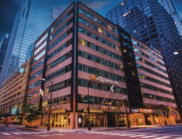 La Quinta Inn & Suites by Wyndham Chicago Downtown hotel detail image 1