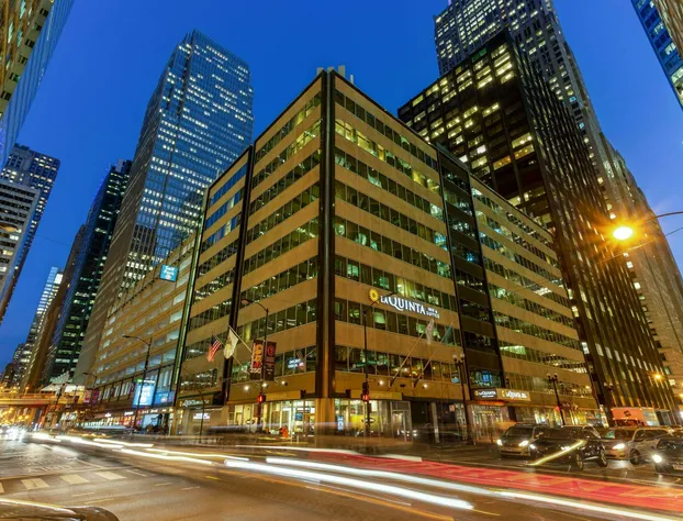 La Quinta Inn & Suites by Wyndham Chicago Downtown hotel detail image 2