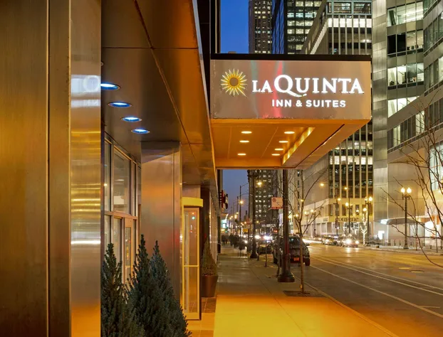 La Quinta Inn & Suites by Wyndham Chicago Downtown hotel detail image 1