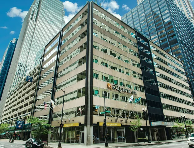 La Quinta Inn & Suites by Wyndham Chicago Downtown hotel detail image 3