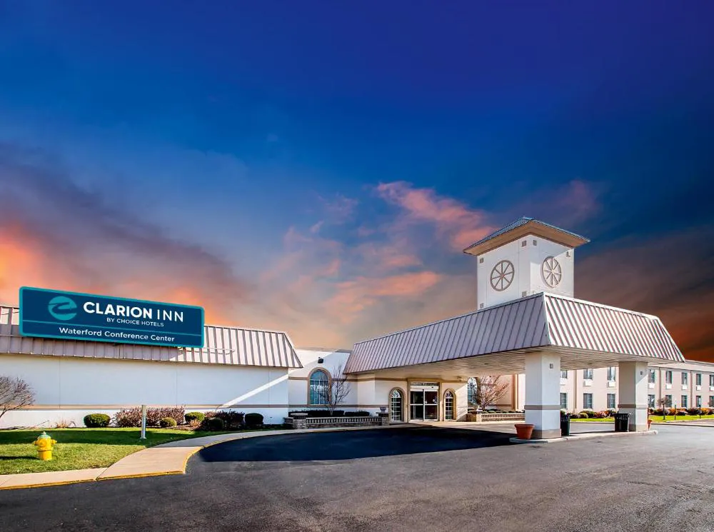 Clarion Inn Elmhurst - Oak Brook near I-88, I-290, I-294 hotel hero