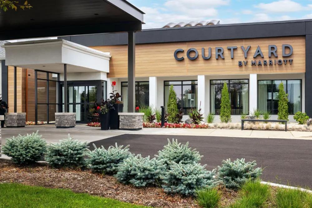 Courtyard Chicago Waukegan Gurnee hotel hero